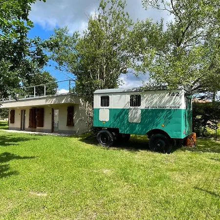 Safari - Magic Bus Luxury tent